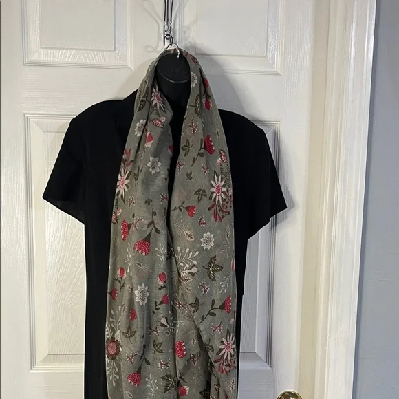 Mimosito Floral Patterned Scarf, NWT. - Picture 9 of 10